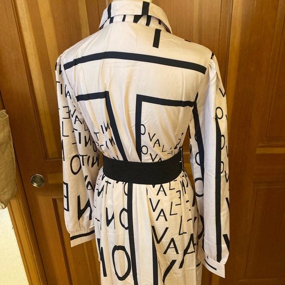 New, Women’s Elegant Apricot Colored Lavishly Paris Maxi Dress. - Picture 5 of 12